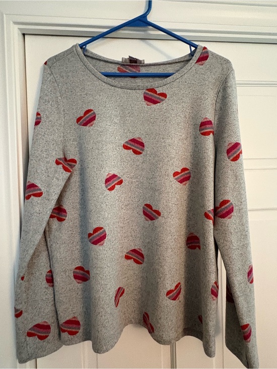 LOFT Sweaters - LOFT Gray Crewneck Sweater with Pink & Red Striped Hearts